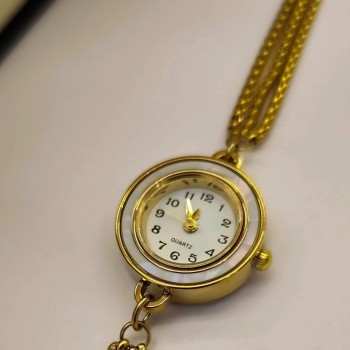 Elegant gold watch 123
